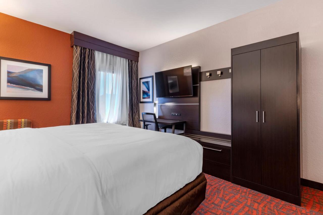 Holiday Inn Express Metropolis By Ihg Exterior foto