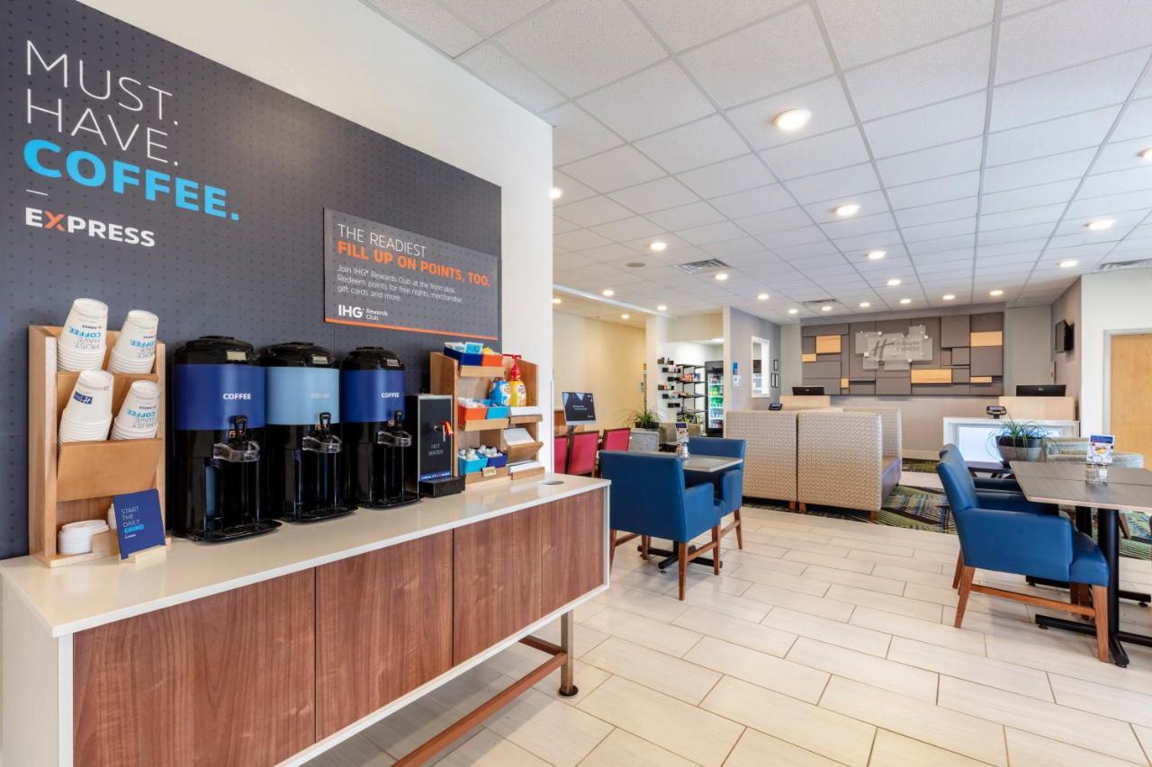 Holiday Inn Express Metropolis By Ihg Exterior foto